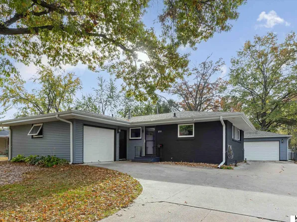 8719 Grand Ave, Omaha, NE 68134