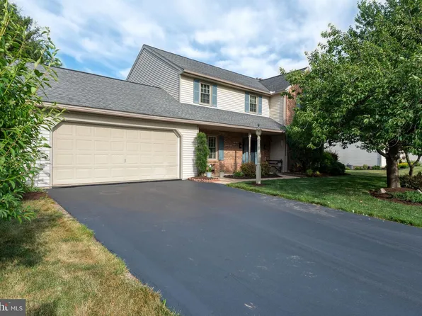 13 Diane Ave, Lititz, PA 17543
