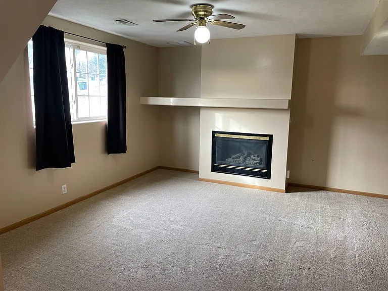 1704 Yorktown St — Photo 17