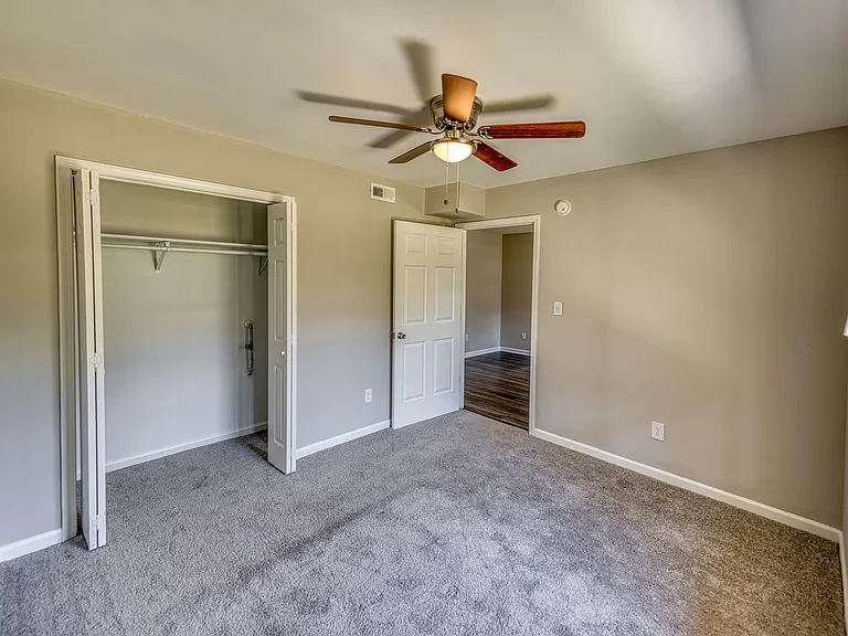 Ashford Place Apartments — Photo 8