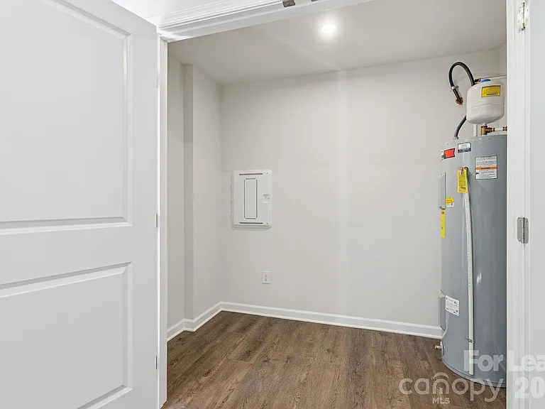 7024 Capstan Ter — Photo 9