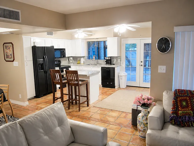 1301 W Rio Salado Pkwy — Photo 2