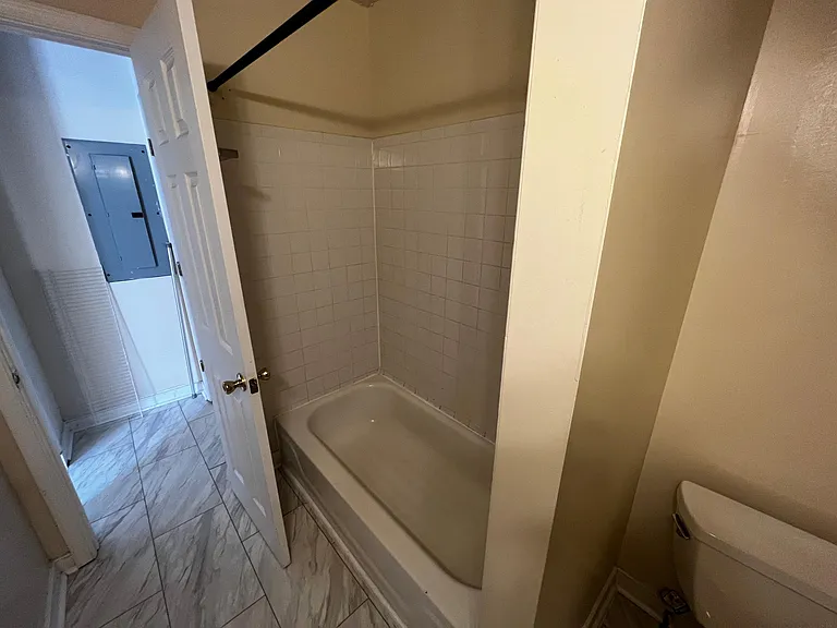17 E Grace St #17B — Photo 8