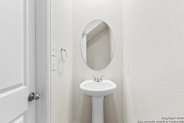 3 bed, 2.5 bath, 2184 sqft, $1,800 — Photo 4
