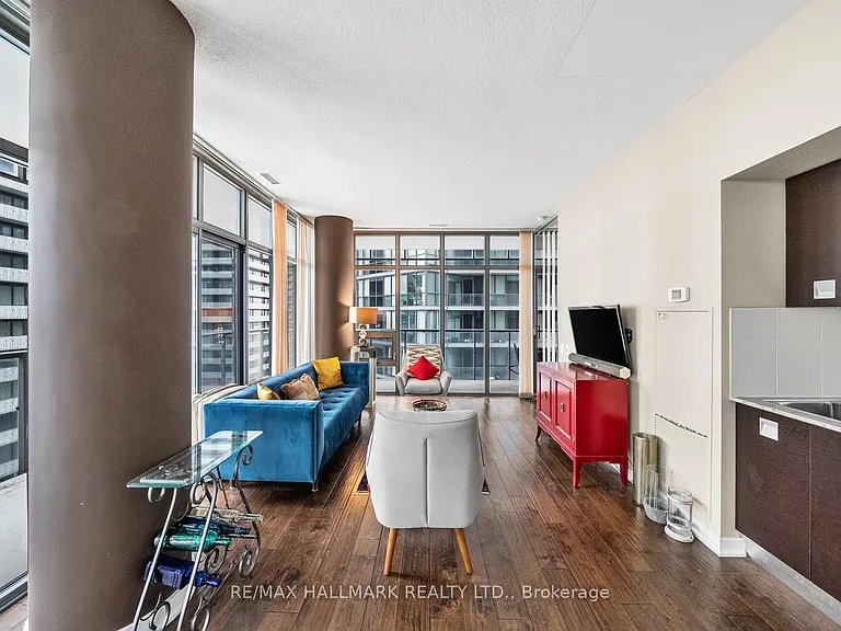 33 Charles St E #2908 — Photo 16