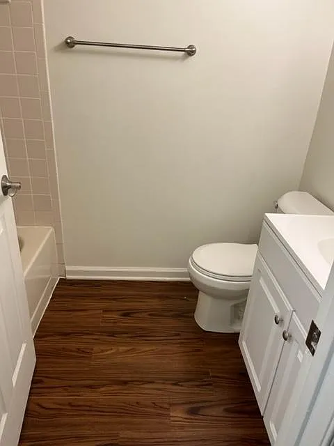 903 Woodbridge Ct — Photo 2