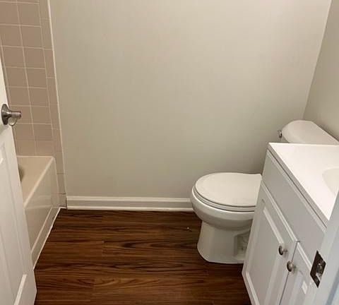 2nd image of 903 Woodbridge Ct Unit B