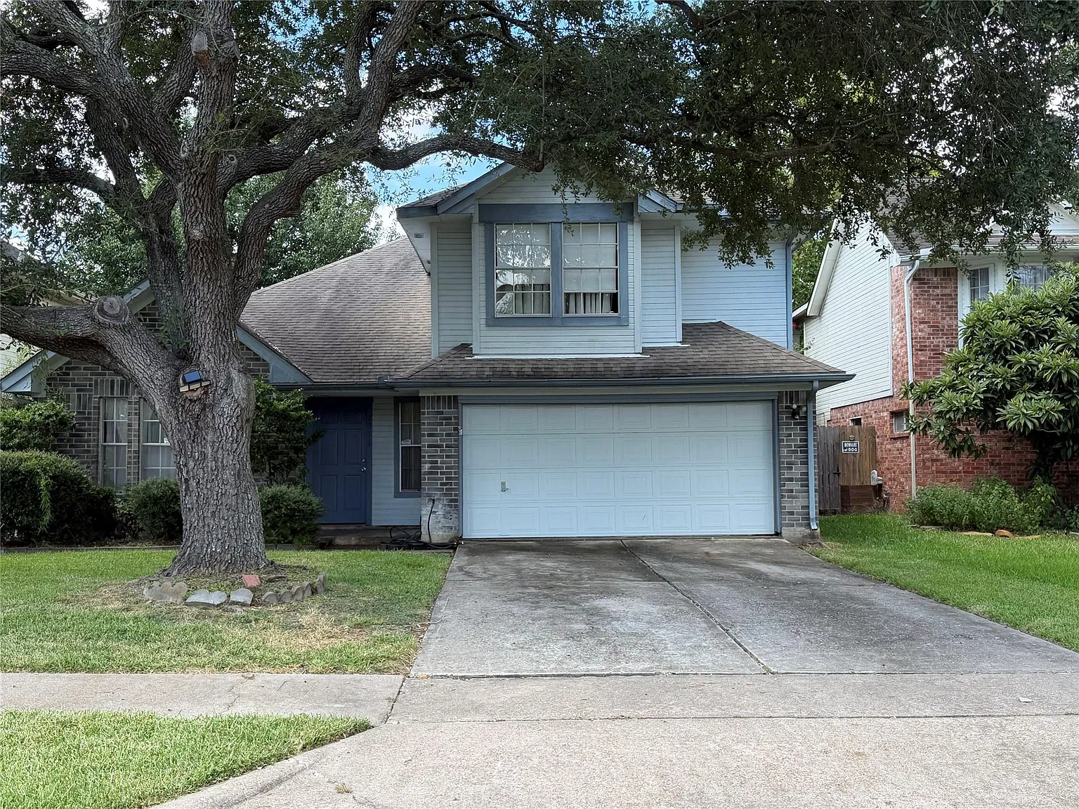 3 bed, 2.5 bath, 1983 sqft, $2,200 — Photo 1