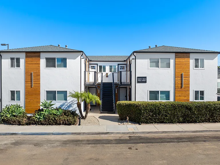 1221 Vega St — Photo 12