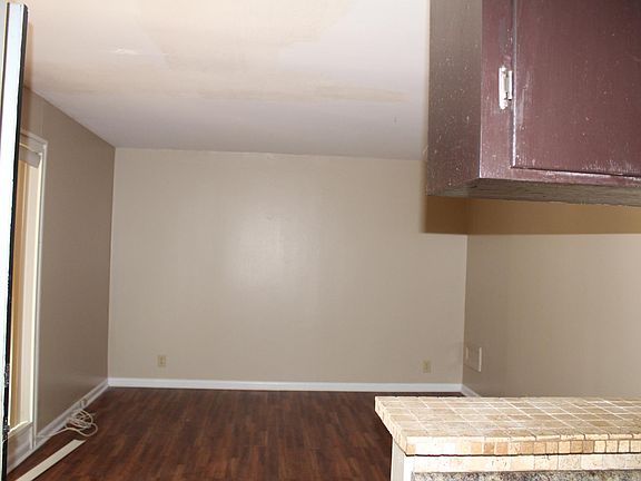 3rd image of 211 Jefferson Dr