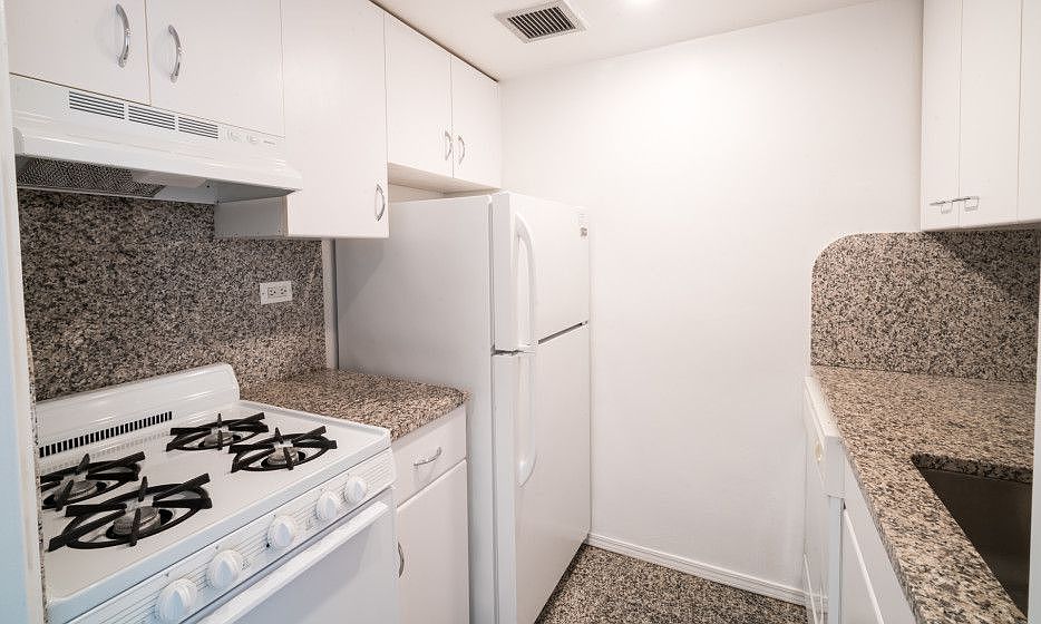 1st image of 330 W 58th St APT 8N