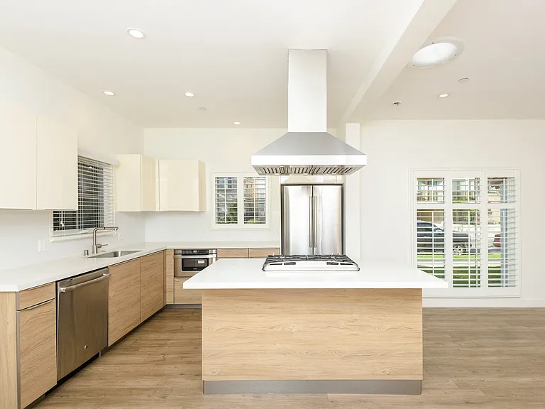128 S Canon Dr — Photo 20