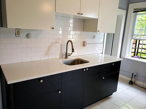 3rd image of 557 Communipaw Ave #4