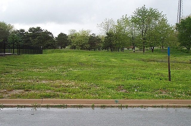 1st image of 104 N Wesley Dr