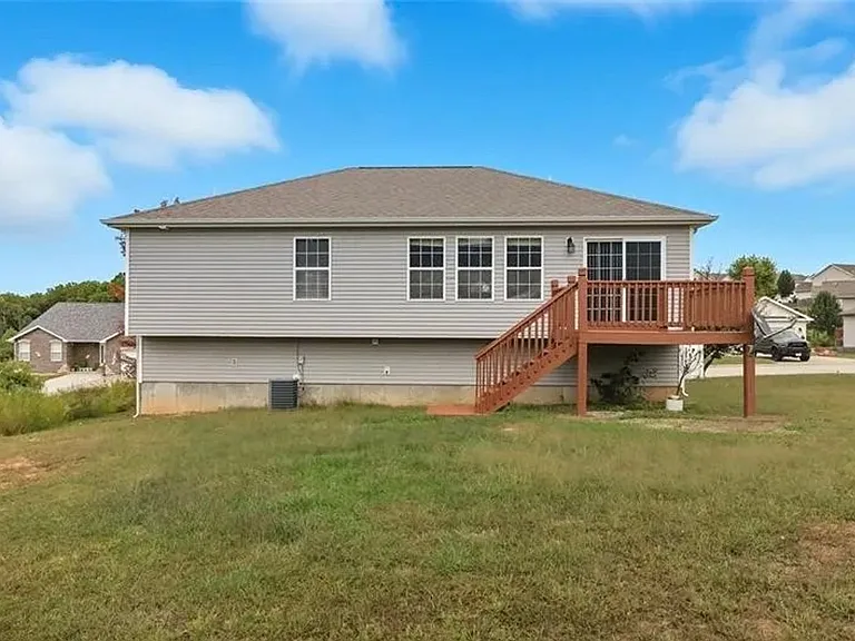 16185 Hershey Rd — Photo 23