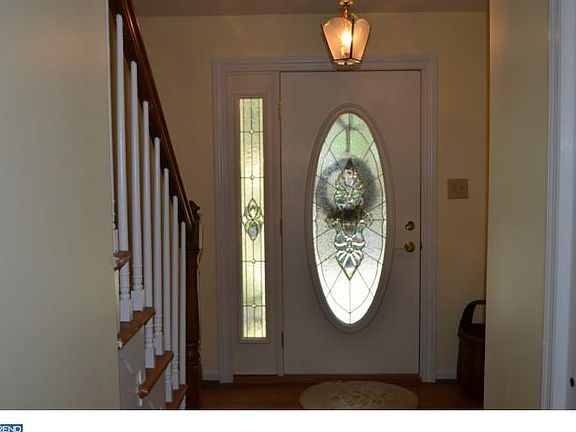4th image of 27 Blue Jay Dr
