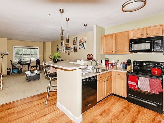 4th image of 140 Railroad Ave APT B211