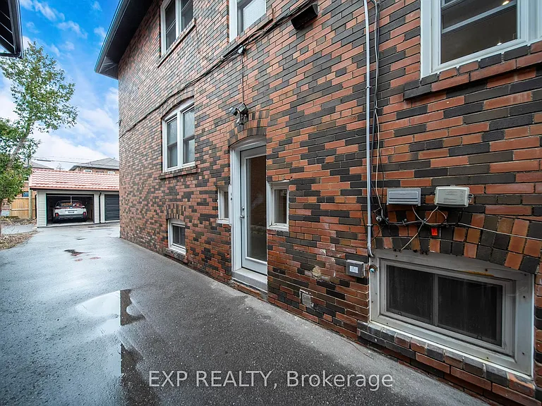 896 Avenue Rd #3 — Photo 27