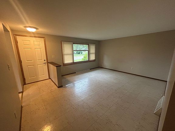 3rd image of 703-705 Woodbine Ave #703