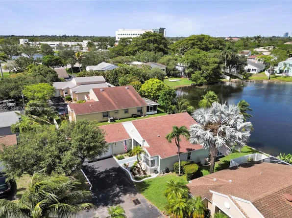 10639 Lago Welleby Dr, Sunrise, FL 33351
