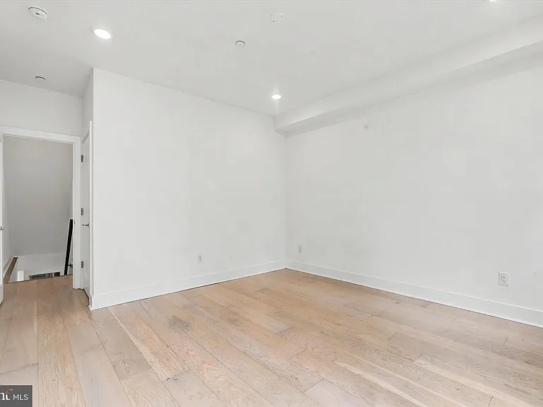 1843 E Huntingdon St #A — Photo 19