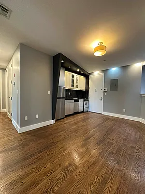 Rented by Artur Gutman, LREB | media 19