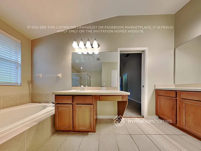 12048 Fall Creek Ct — Photo 17