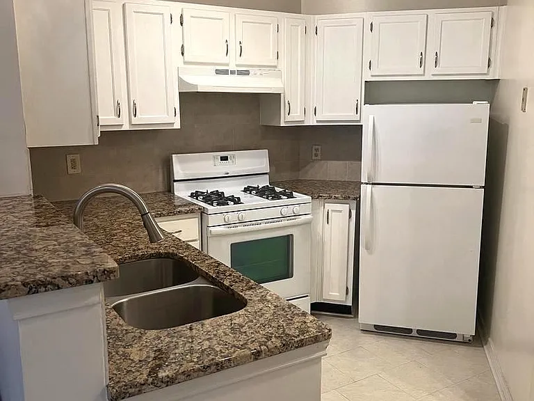 4401 Sedgehurst Dr #303 — Photo 5