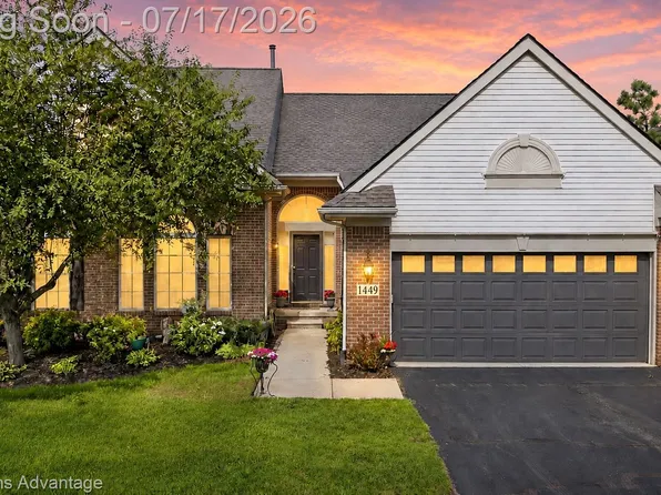 1449 Covington Xing #44, Walled Lake, MI 48390