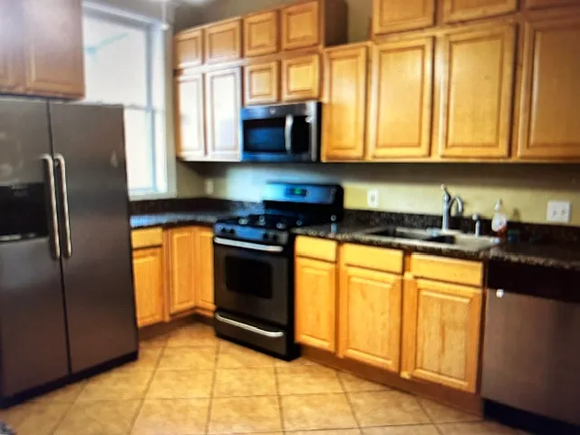 3 bed, 1200 sqft, $2,600 — Photo 3