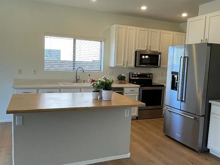 The best kitchen with the newest upscale appliances. You can add stools to eat at the Island.