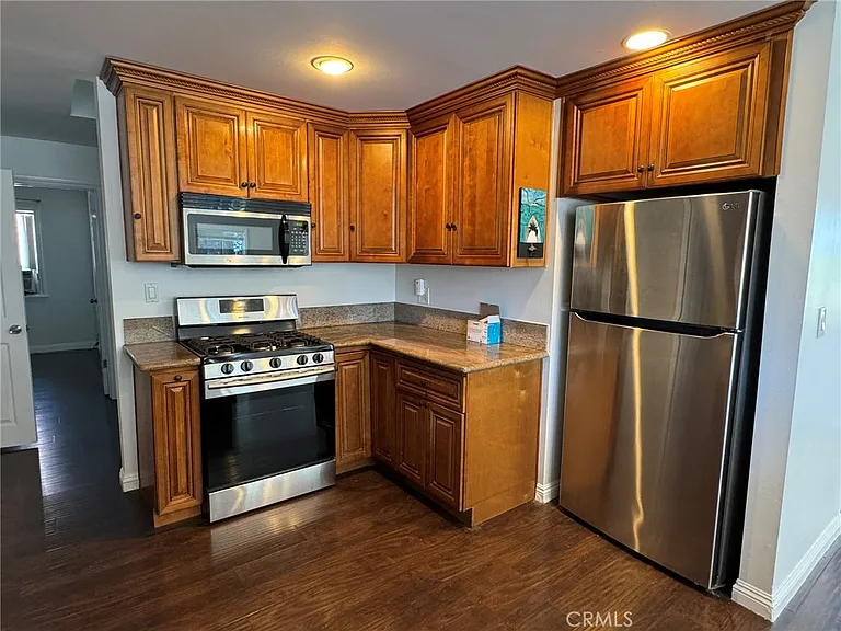 1041 W Acacia Ave — Photo 9