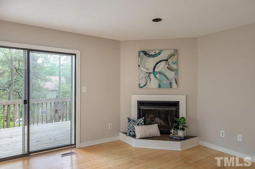 3 bed, 1229 sqft, $1,850 — Photo 4