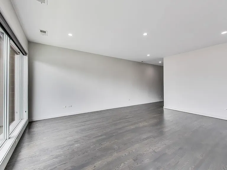 2742 N Lincoln Ave #301 — Photo 4