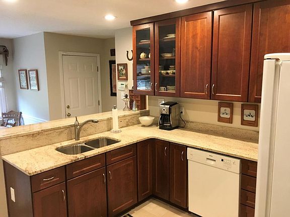 3rd image of 1905 Stonehaven Dr