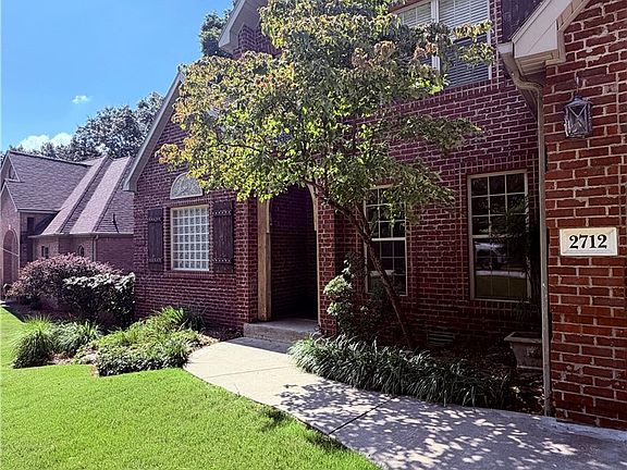 3rd image of 2712 Taylor Dr