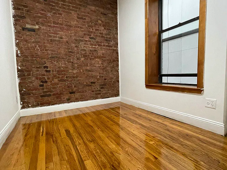 238 E 25th St #16 — Photo 8