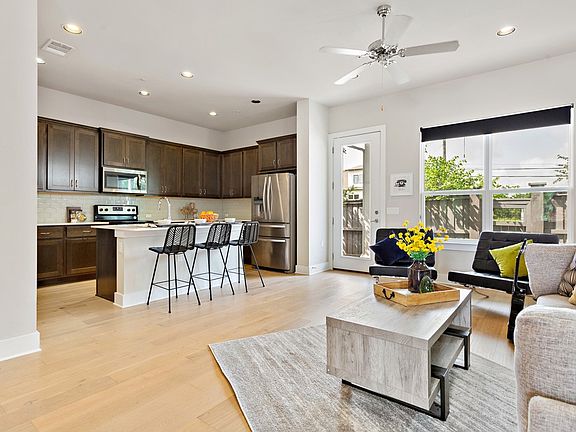 4th image of 3108 E 51st St #304