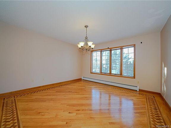 4th image of 26 Krawski Dr