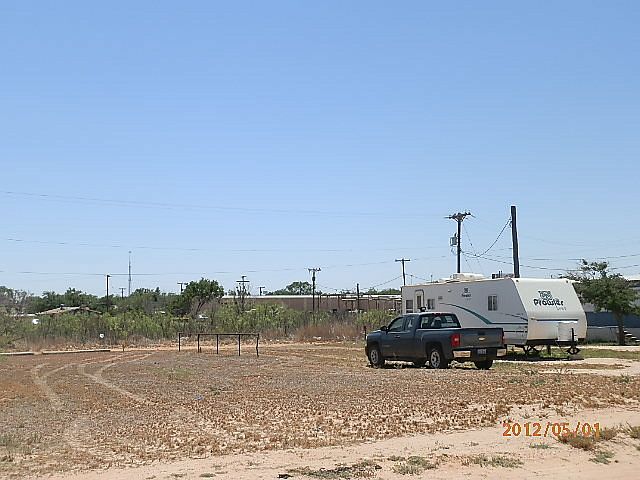 1st image of 202 NE Avenue I