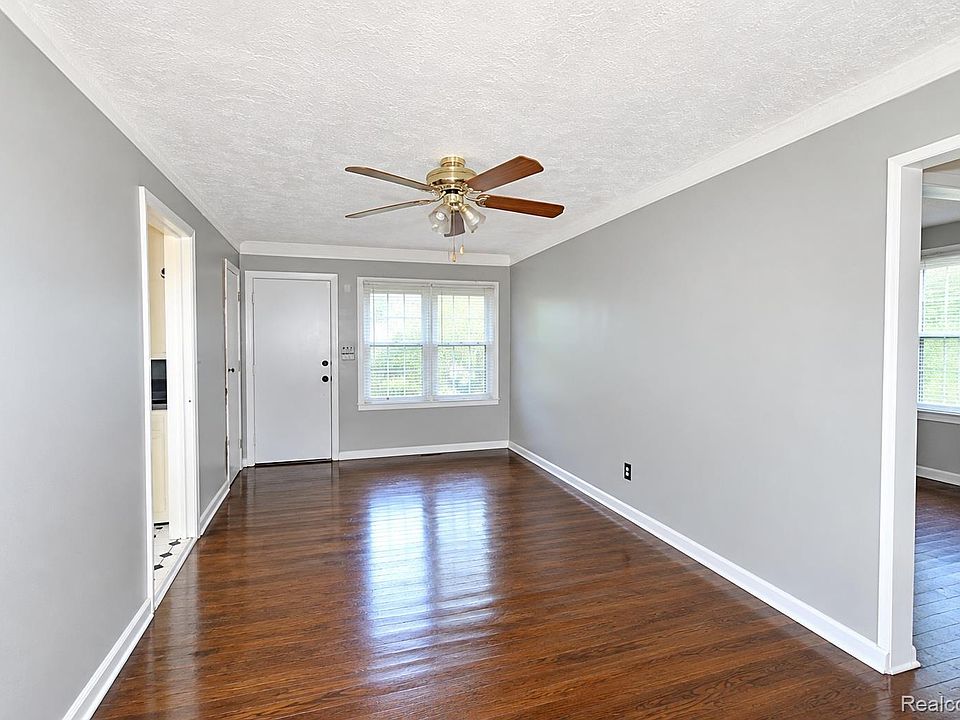 4th image of 13401 Hartwell St