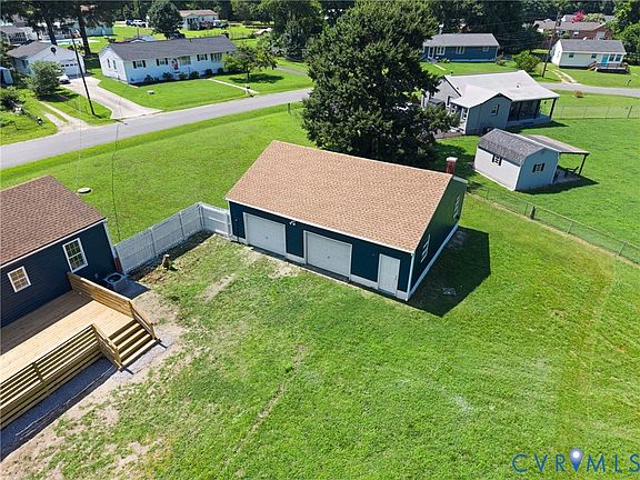 3rd image of 4115 Chestnut Dr