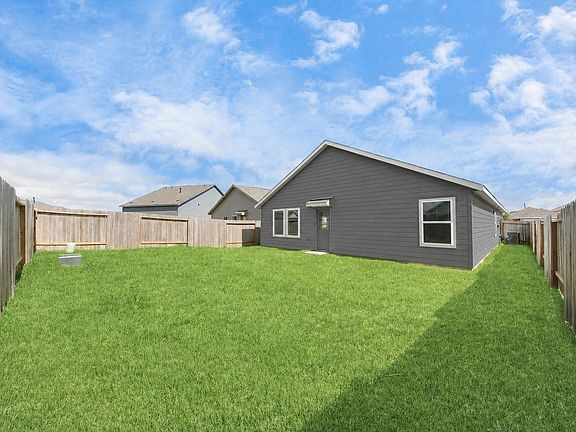 3rd image of 1314 Charlotte Way