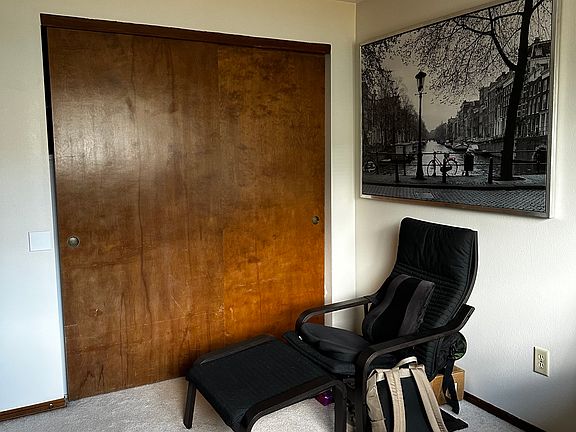 3rd image of 337 NW Bailey Ave #337