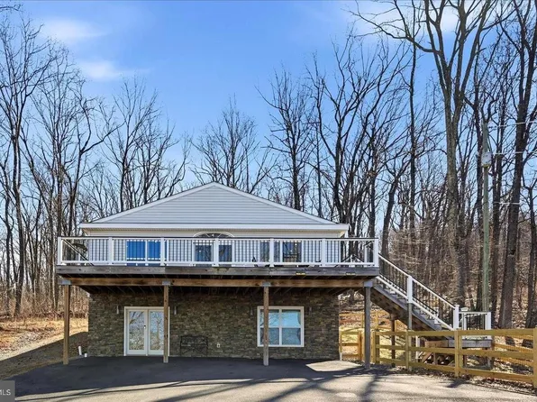 500 Delicious Rd, Linden, VA 22642