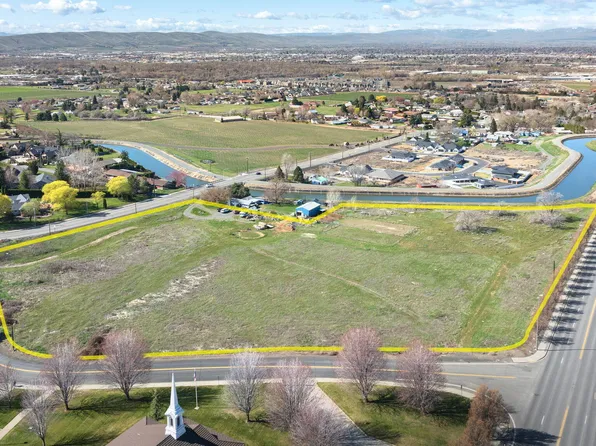 Nka Roza Hill Dr, Yakima, WA 98901