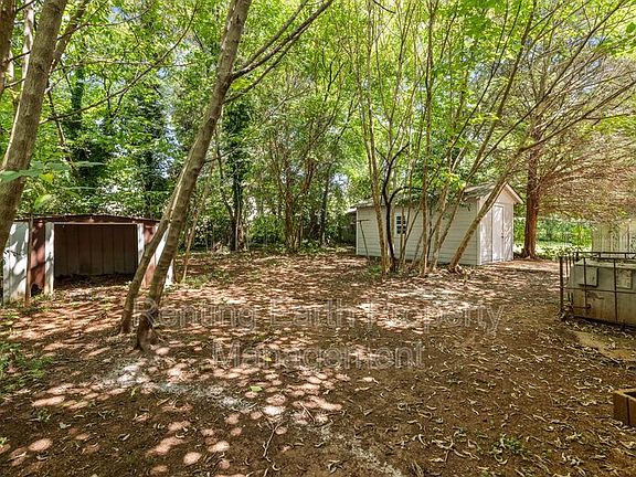 5th image of 1319 18th Way SW