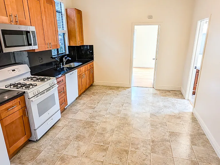 584 Castro St #584A — Photo 6