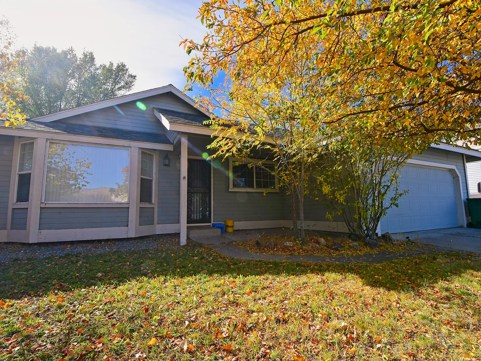 3 bed, 1298 sqft, $2,600 — Photo 2