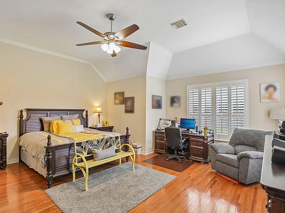 3rd image of 2908 Park Bend Dr